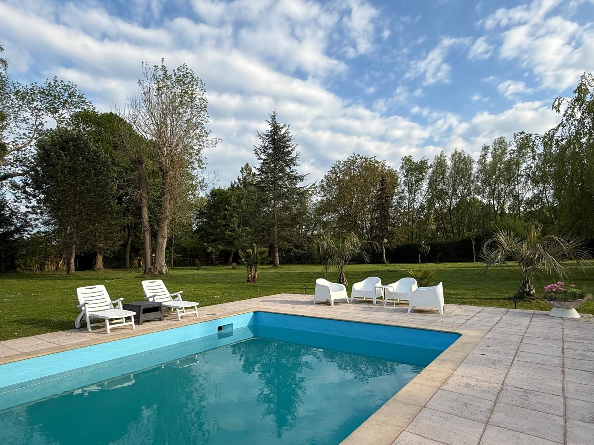 Appartement Familial Au Bord De La Marne, Jardin 8000M2, Piscine, Court De Tennis, Terrasse, Parking Gratuit Proche Disneyland Isles-lès-Villenoy Exteriér fotografie